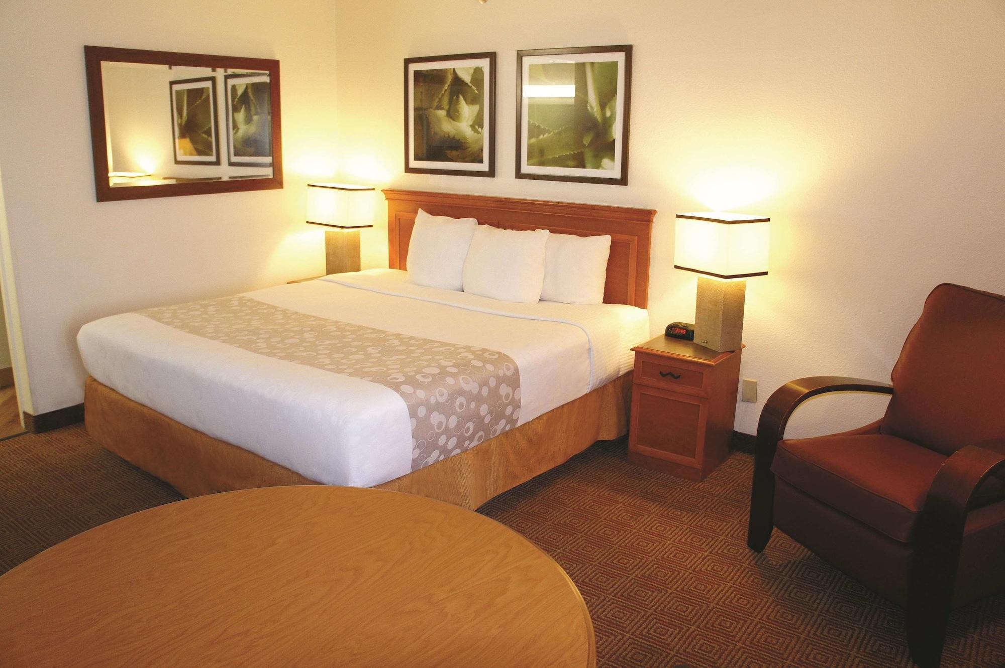 La Quinta Inn By Wyndham Kansas City North North Kansas City Exterior photo