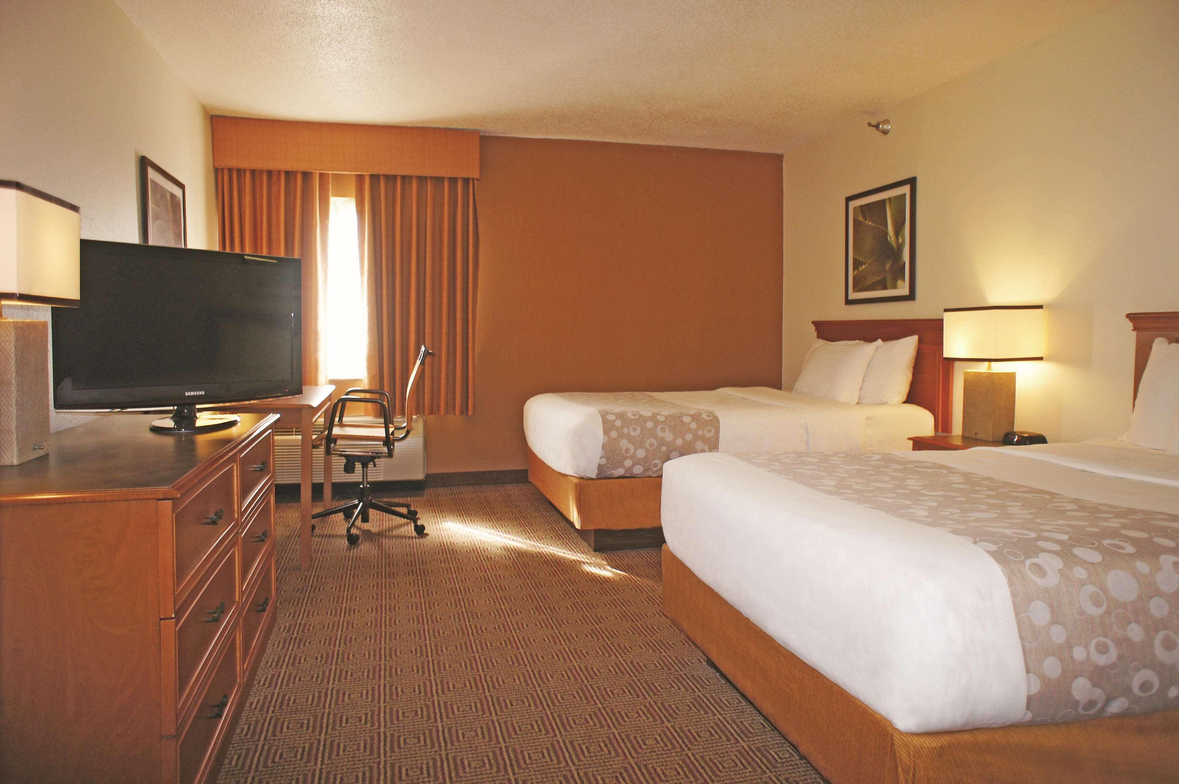 La Quinta Inn By Wyndham Kansas City North North Kansas City Exterior photo