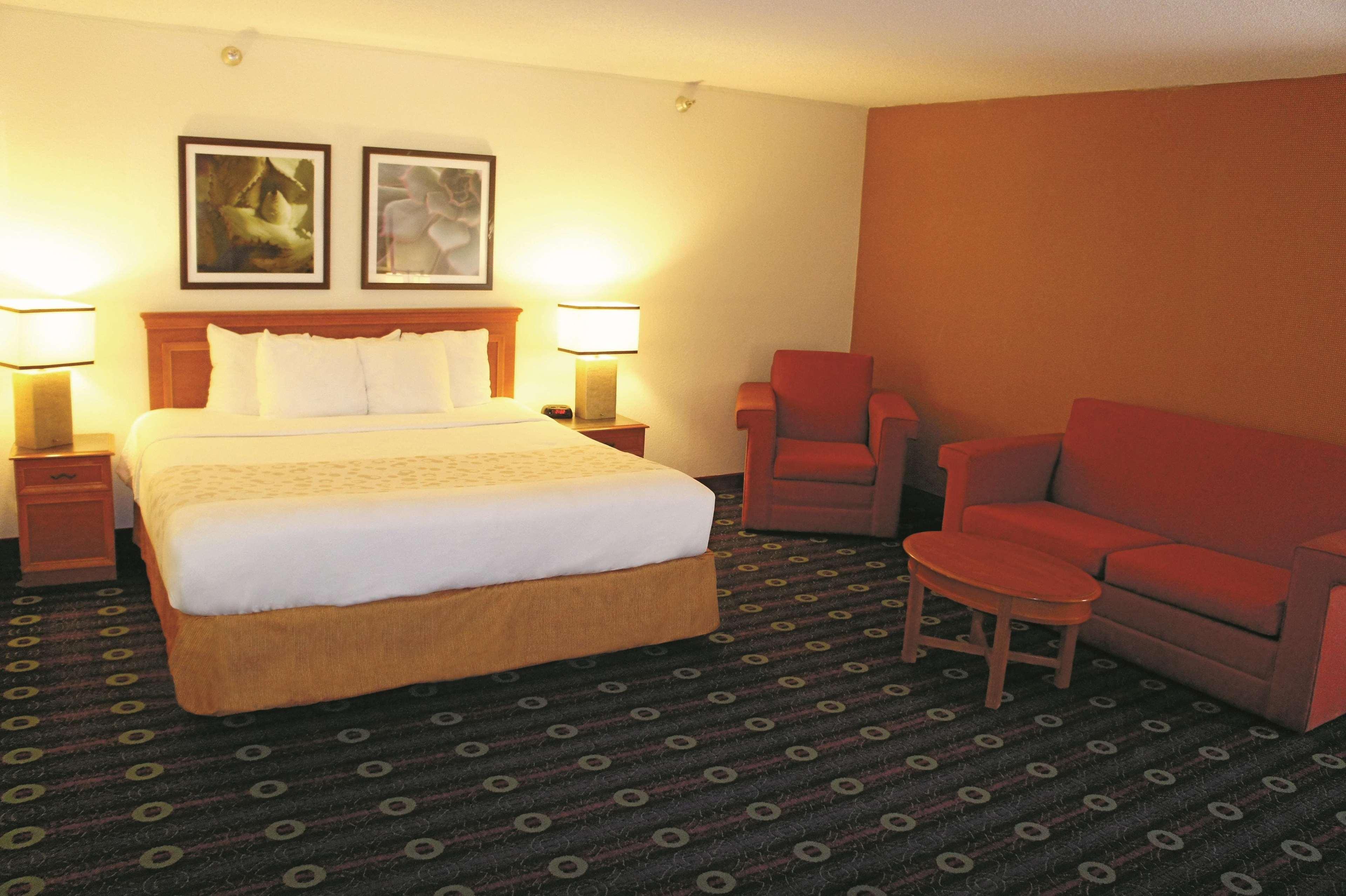 La Quinta Inn By Wyndham Kansas City North North Kansas City Exterior photo