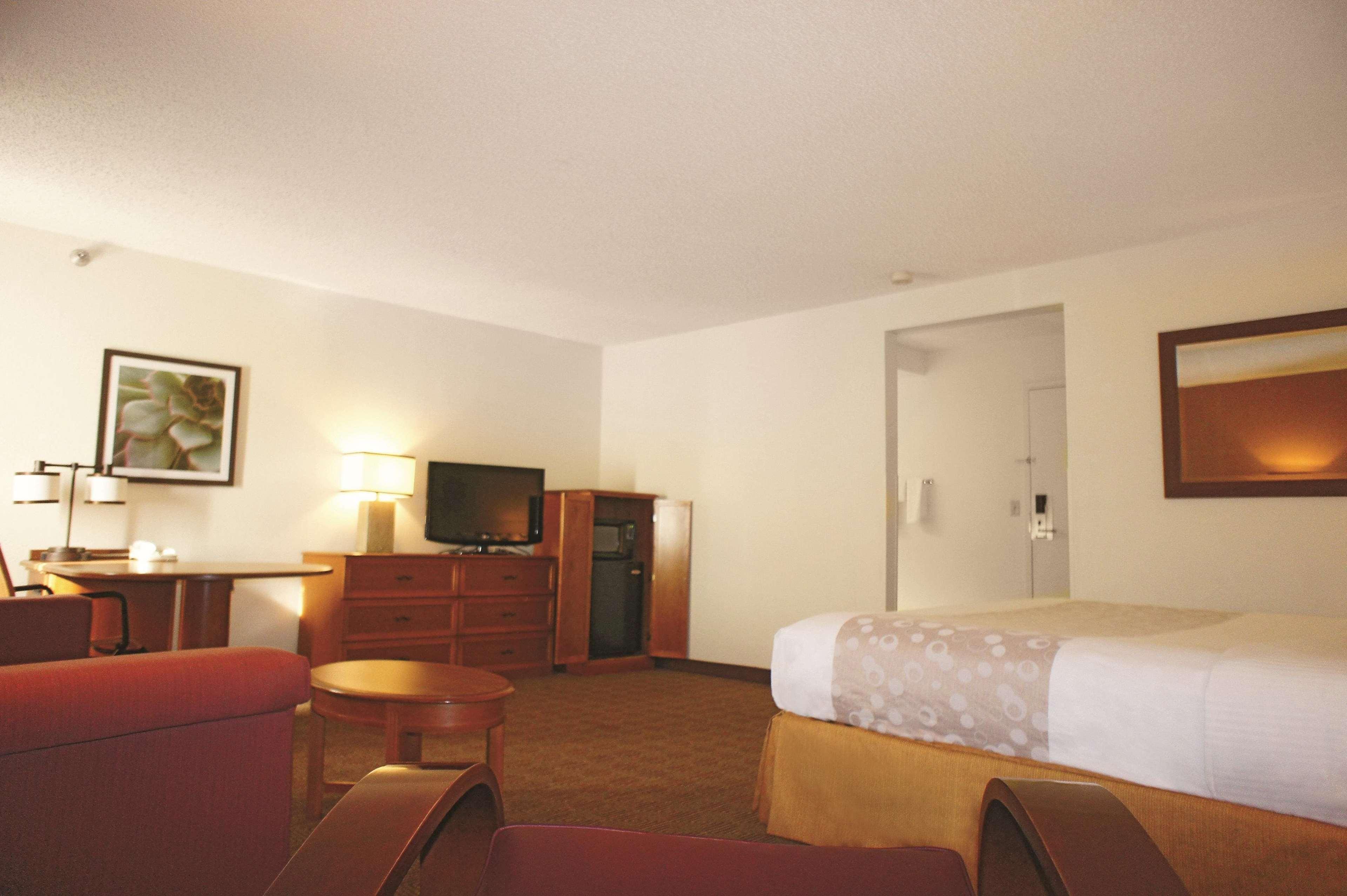 La Quinta Inn By Wyndham Kansas City North North Kansas City Exterior photo