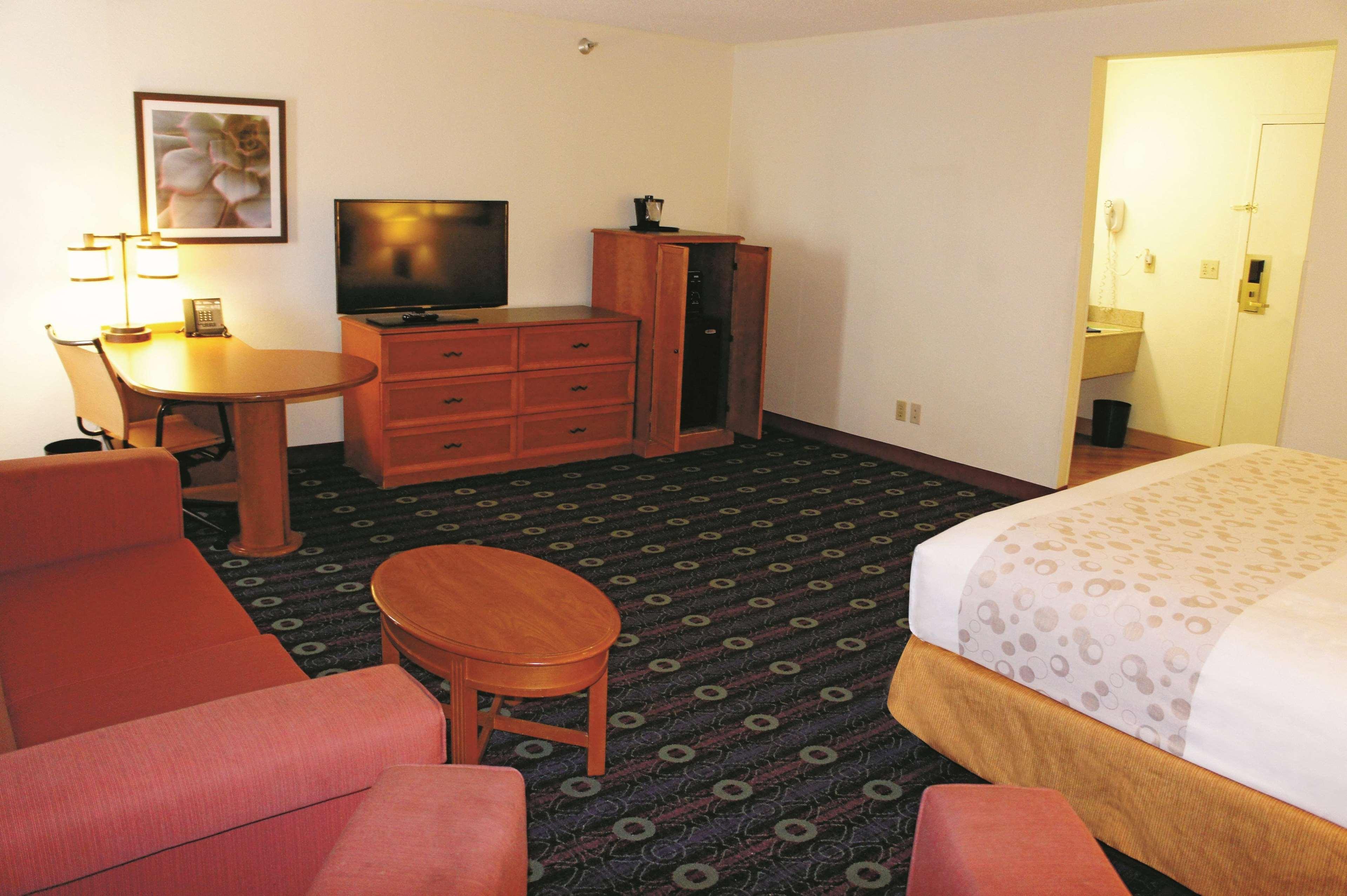 La Quinta Inn By Wyndham Kansas City North North Kansas City Exterior photo