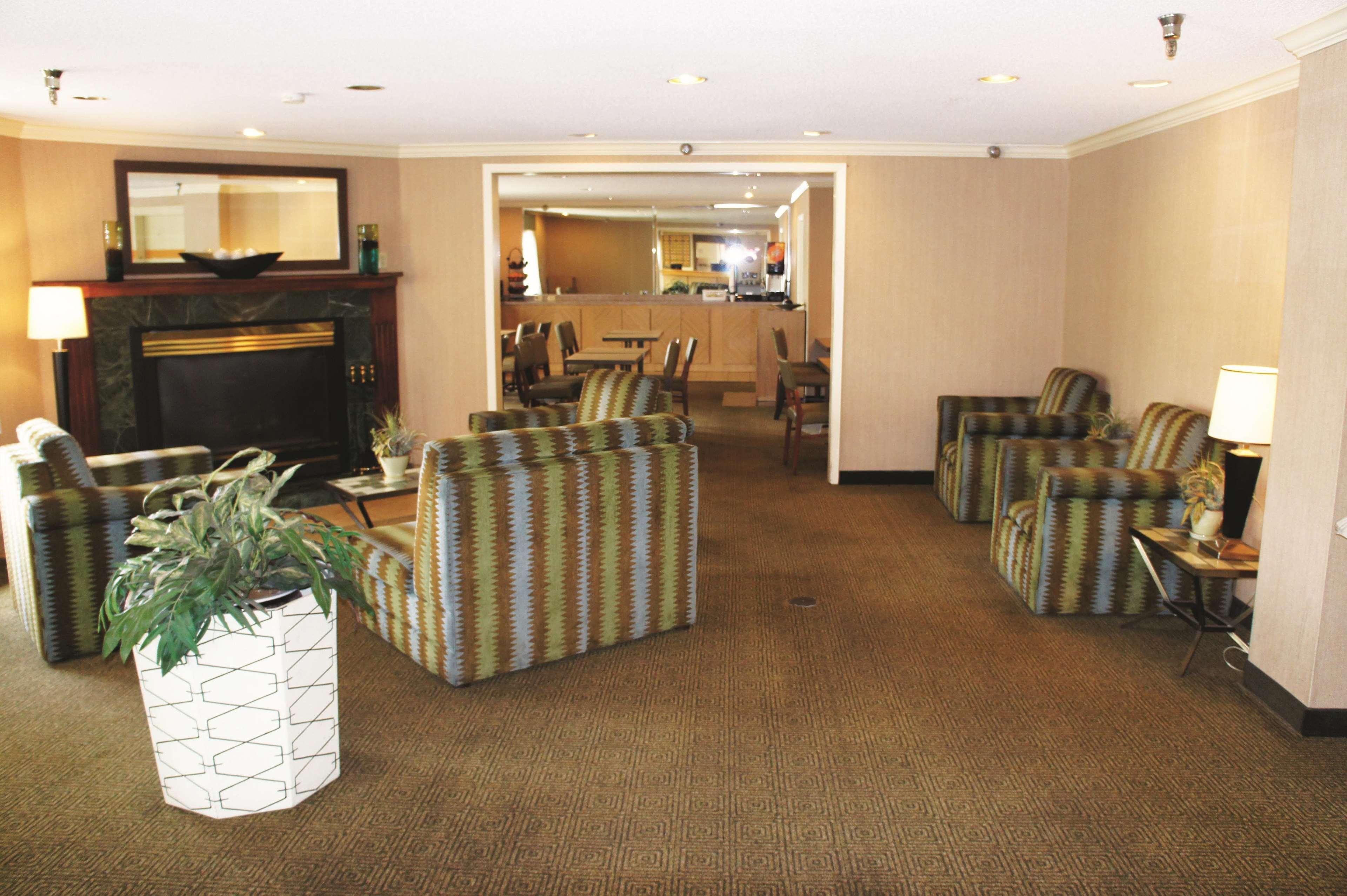 La Quinta Inn By Wyndham Kansas City North North Kansas City Exterior photo